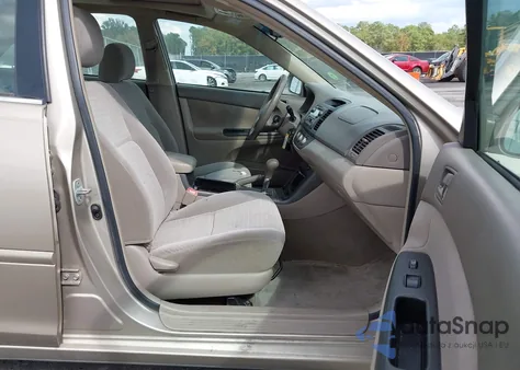 2005 Toyota Camry Le z USA, uszkodzony, nr VIN 4T1BE32K85U562069